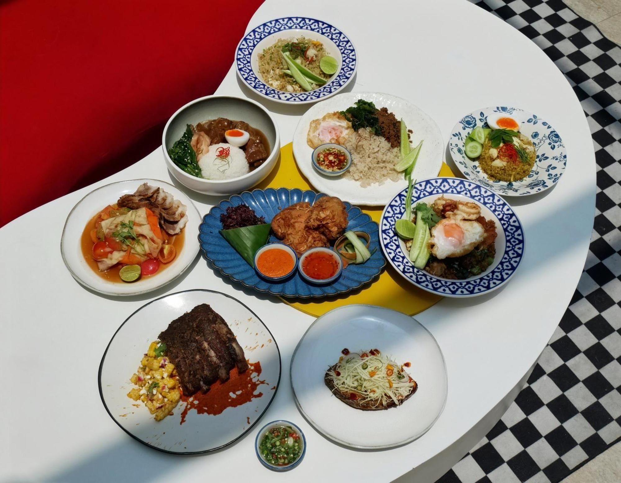 Chi Art Series Hotel Bangkok Bagian luar foto
